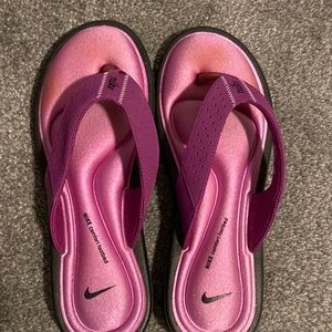 Nike Ultra Comfort flip flops, size 8, magenta color